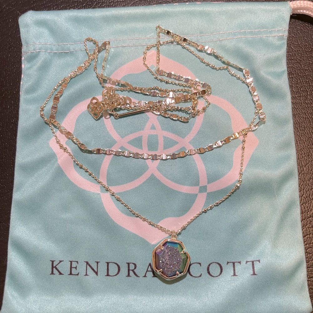 Kendra Scott necklace